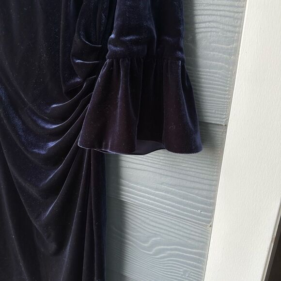 Vince Camuto Velvet Sheath Bell Sleeve Navy Dress Size 4 - Picture 3 of 4